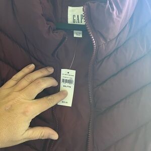 GAP Women's Vest in Burgundy